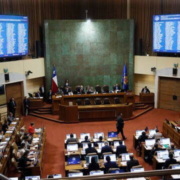 Renuncia de Presidenta Cariola e incentivo fiscal para adquisición de viviendas en tabla