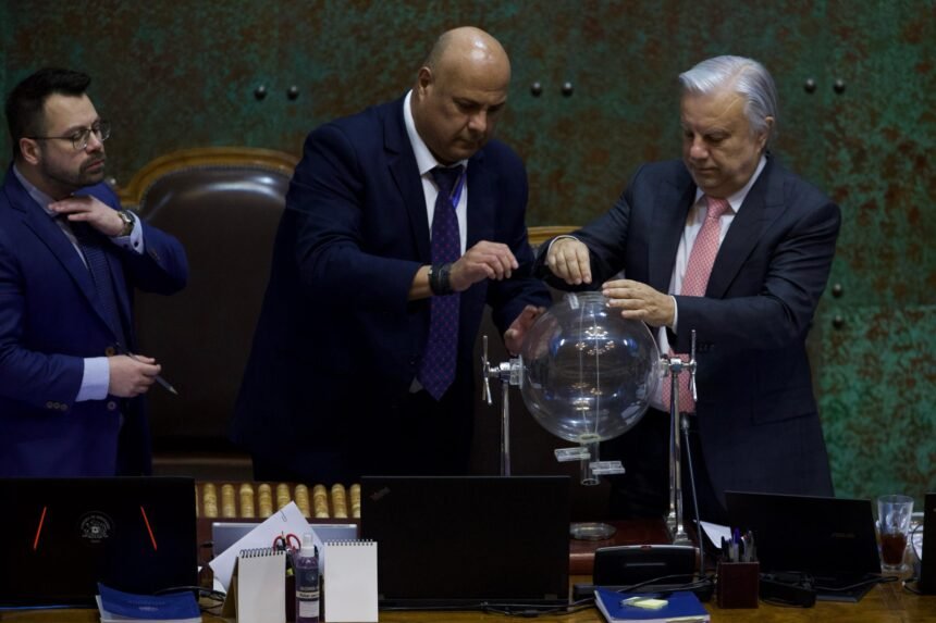 Presentan Acusación Constitucional contra exministra de Defensa