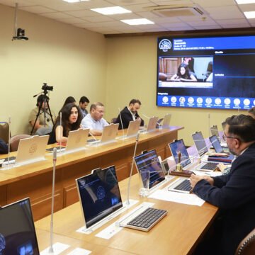 Economía discute proyectos para fortalecer derechos de pasajeros