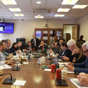 Hacienda analizó informe que da cuenta de la evasión tributaria en Chile