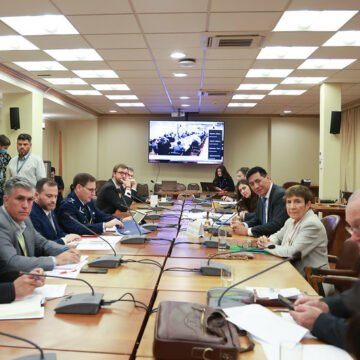 Defensa recabó antecedentes sobre funcionamiento del aeropuerto de Santiago