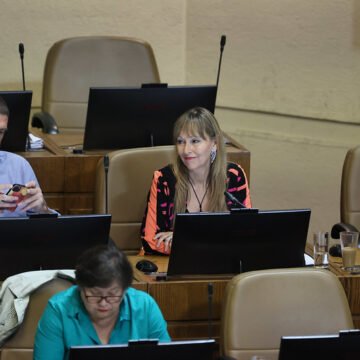 Aprueban en general norma que faculta a municipios para el retiro de cables