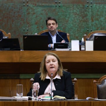 Simplificación normativa para promover la actividad económica pasó a comisión mixta