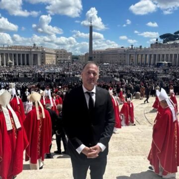 Presidente de la Cámara participa en funeral del Papa Francisco