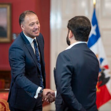 Presidente de la Cámara entregó saludo protocolar a Gabriel Boric