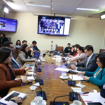 Analizan denuncias de irregularidades en Junaeb
