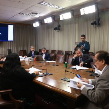 Aprueban informes sobre listas de espera y acuerdo Codelco-SQM