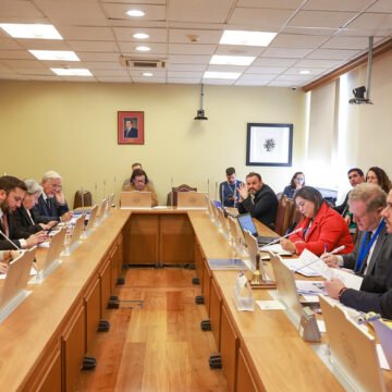 Ministra de las Culturas expone en investigadora sobre la casa de Allende