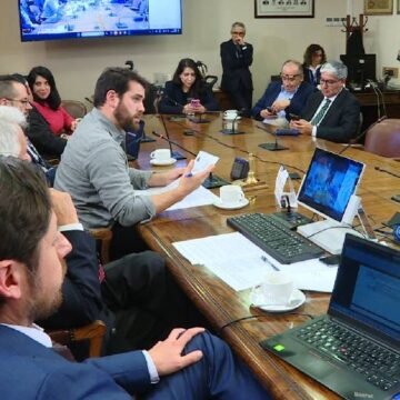 Trabajo despachó proyecto que extiende permiso postnatal parental