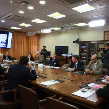 Continúa trámite de reforma a dietas de ex Presidentes de la República