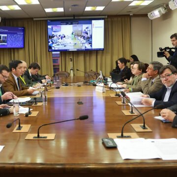 Analizan proyecto que entrega beneficios de salud a Bomberos