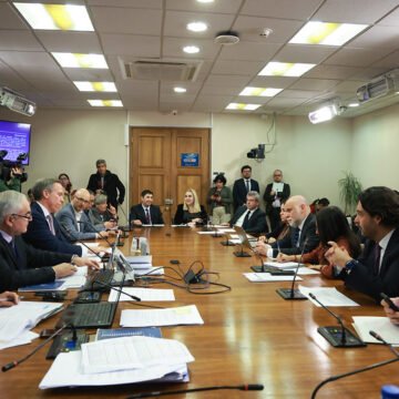 Constitución: discrepancias en torno a legislar reforma al sistema político