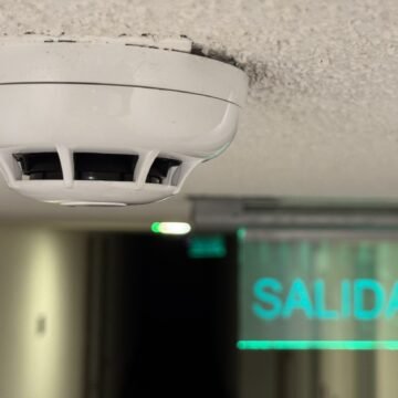 Sala aprobó obligación para viviendas de contar con detectores de humo para prevenir incendios