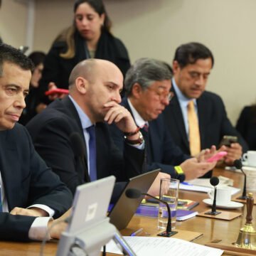 Siguen audiencias de comisión sobre reconstrucción de incendios en Valparaíso