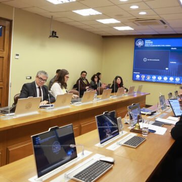 Comisión de Economía aprueba en general prohibir uso de la UF en ciertos pagos