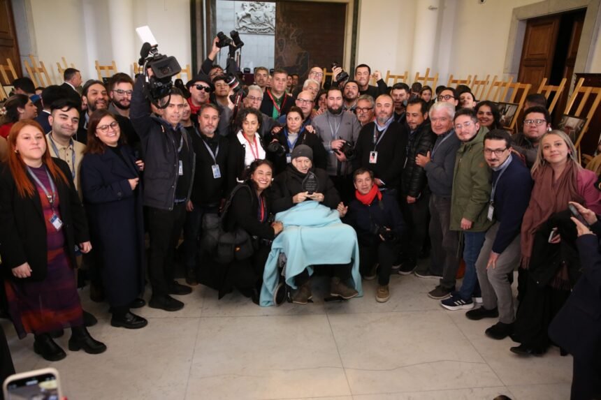 Congreso Nacional reconoce trayectoria profesional del reportero gráfico Moisés Muñoz