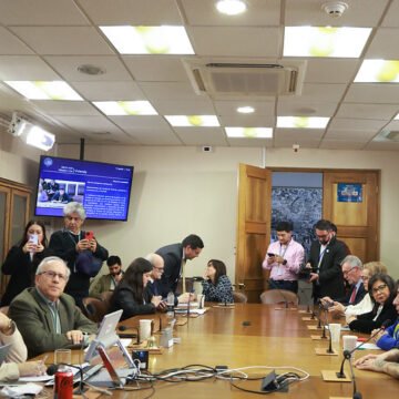 Comisión de Vivienda recibe a representantes de comités de Peñalolén