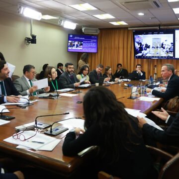 Constitución aborda sancionar reclutamiento de menores en bandas criminales