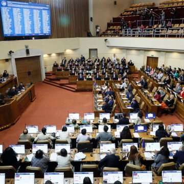 Aprobada multa por no votar y nuevos requisitos para el voto de los extranjeros