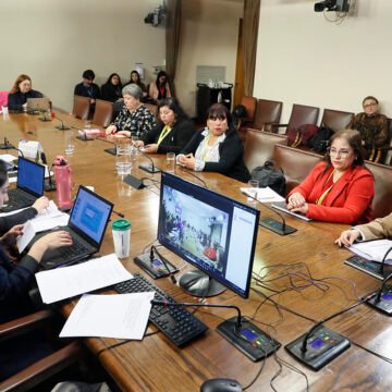 Comisión de Mujeres abordó casos de VIH en mujeres y temas sobre el ciclo reproductivo