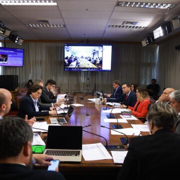 Proyecto que sanciona a cuidadores ilegales de vehículos pasa a debate de la Sala de la Cámara