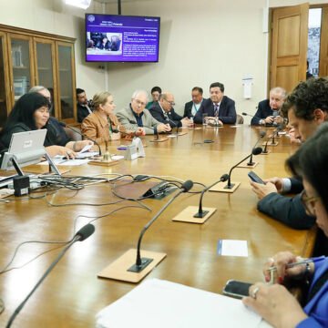 Comisión analiza desalojo de viviendas en Arica y Parinacota