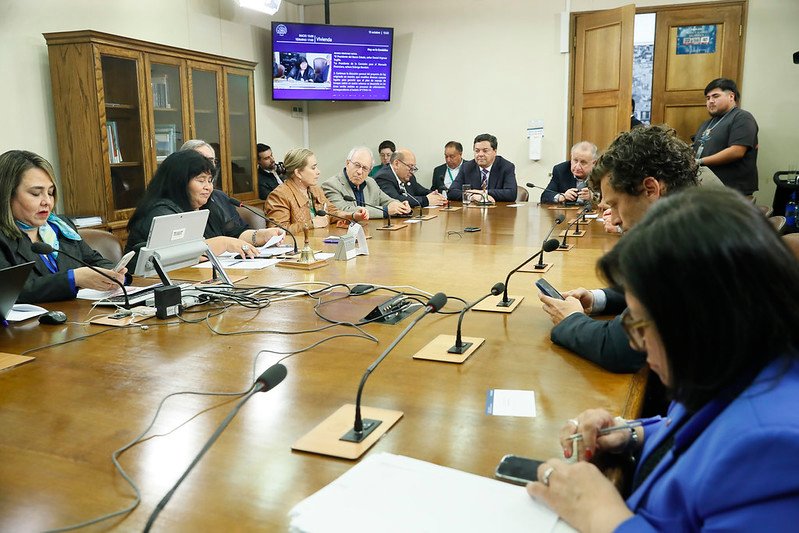 Comisión analiza desalojo de viviendas en Arica y Parinacota Comisión analiza desalojo de viviendas en Arica y Parinacota