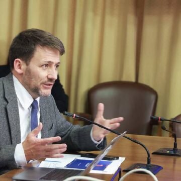 Exministro Pardow explicó a comisión error en cálculo de tarifas