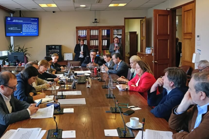 Comisión de Hacienda aprobó proyecto que restablece el feriado bancario