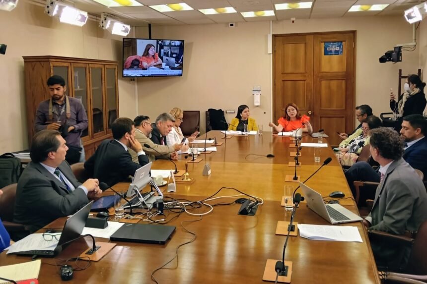 Estudian proyecto que fija estándar mínimo de reducción de aguas no facturadas