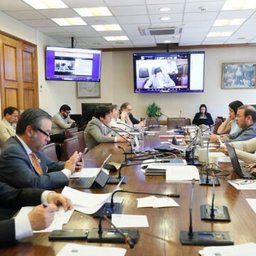 Hacienda escuchó a alcaldes por proyecto que rebaja contribuciones a adultos mayores