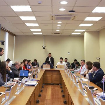 Entregan a diputados/as informe de avances de la Comisión Verdad y Niñez