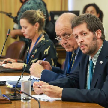 Comisión de Familia acuerda legislar para establecer atención y acceso preferente a servicios