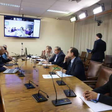 Analizan proyecto que buscar crear radios públicas nacionales