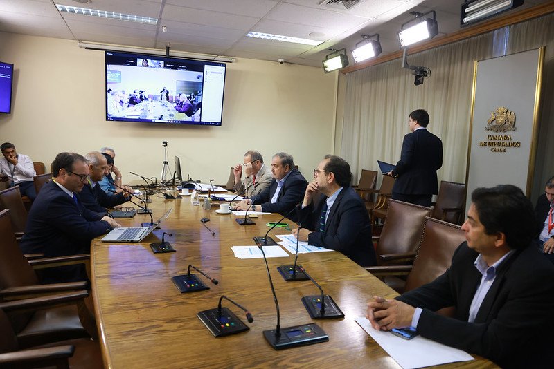 Analizan proyecto que buscar crear radios públicas nacionales Analizan proyecto que buscar crear radios públicas nacionales