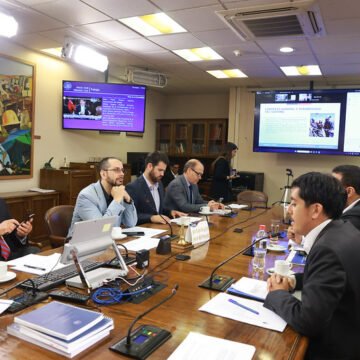 Negociación colectiva multinivel: Comisión recibe a representantes de trabajadores y la CPC