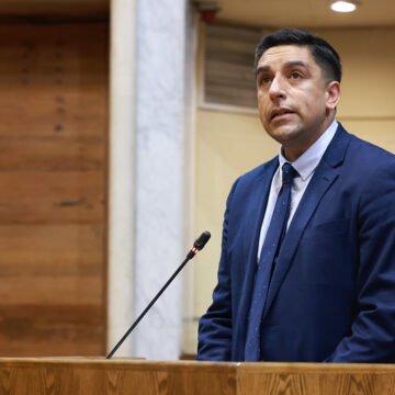 Educación pública: Aprueban proyecto que mejora administración e instalación del sistema