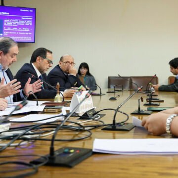 Ofician a Cancillería para que solicite renuncia de embajador de EE.UU.