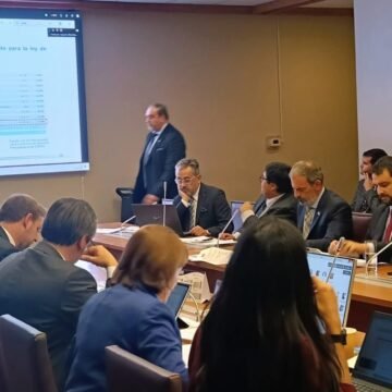 Ministro Quiroz entregó estado de arca fiscal y acciones para recuperar la economía
