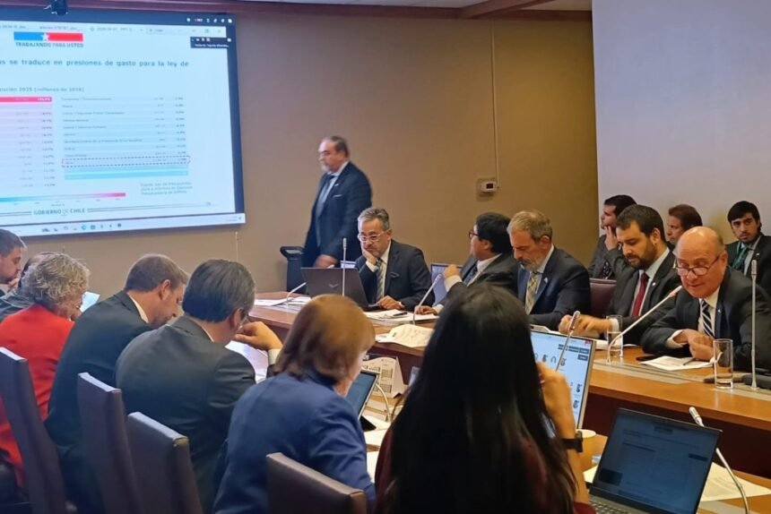 Ministro Quiroz entregó estado de arca fiscal y acciones para recuperar la economía Ministro Quiroz entregó estado de arca fiscal y acciones para recuperar la economía