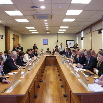 Ministro De Grange expuso agenda en Comisión de Transportes