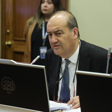Abogado-defensor.jpg Abogado Patricio Zapata expuso defensa de exministro Grau por acusación constitucional