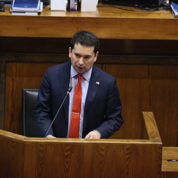 Dip.-Cristian-Araya.jpg Sala aprobó acuerdos internacionales relativos a servicios aéreos y exención de visa