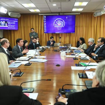 Estados-de-excepcion-comision-constitucion-junio-2026.jpg Comisión analiza propuesta que faculta a FFAA a controlar identidad en estados de excepción