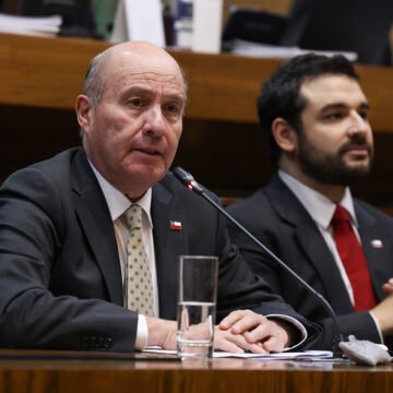 Ministro-Jorge-Quiroz.jpg Cámara aprobó autorización de endeudamiento por USD 6.200 millones