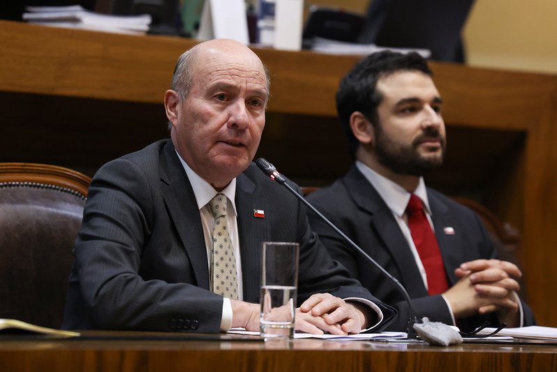 Ministro-Jorge-Quiroz.jpg Cámara aprobó autorización de endeudamiento por USD 6.200 millones