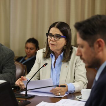 Ossandon-por-trabajo-.jpg Trabajo revisa proyecto que fomenta la probidad en licencias médicas