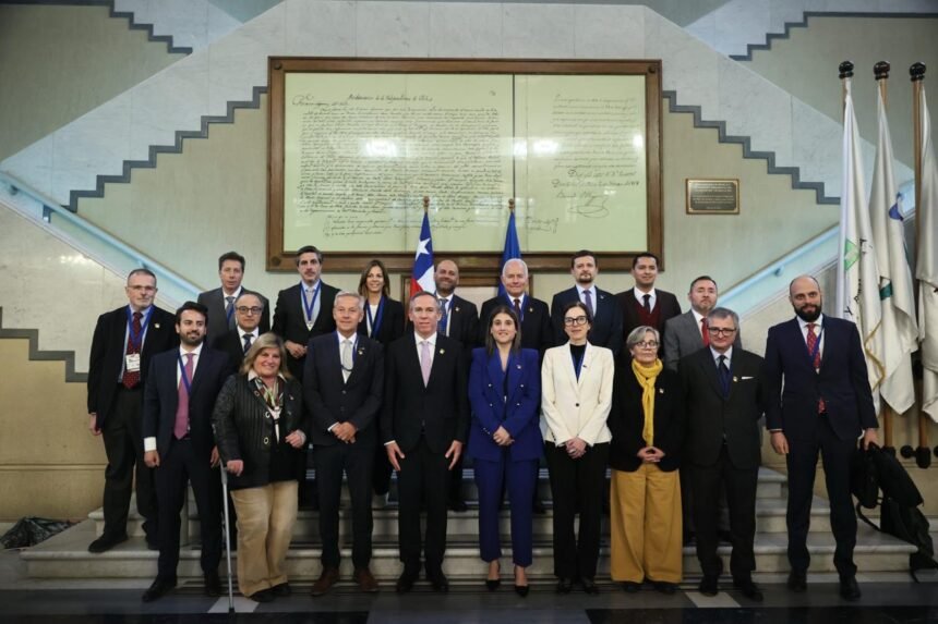 En-Valparaiso-se-desarrollo-la-XXX-reunion-de-la-Comision-Parlamentaria-Mixta-UE-Chile.jpeg Comisión Parlamentaria Mixta UE-Chile refuerza cooperación en seguridad, migración y comercio