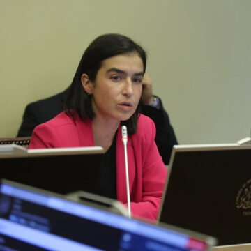 Diputada-Paz-Charpentier.jpg Comisión de Educación analiza proyecto que regula a los apoderados en sistema educacional