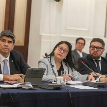 Comisión Investigadora sobre gestión de exministra Steinert recibió a Contralora Dorothy Pérez